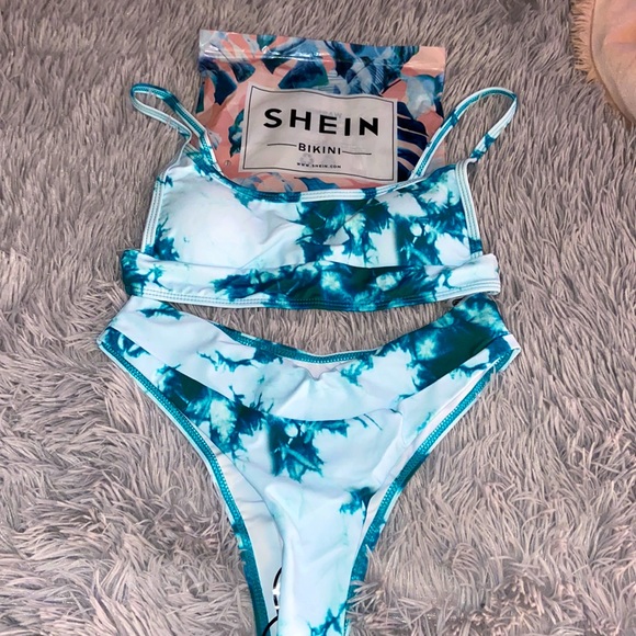 Two piece bathing suit - Picture 1 of 1